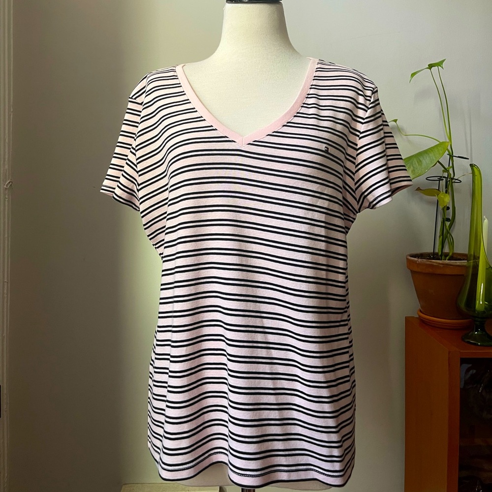 Tommy Hilfiger vneck tshirt